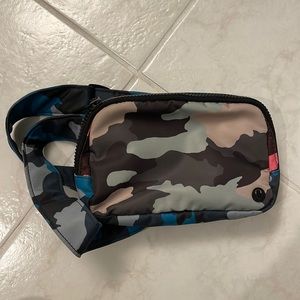 Rare Lululemon blue camo belt bag EUC